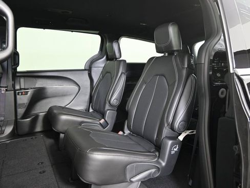New 2026 Chrysler Pacifica Select image 19