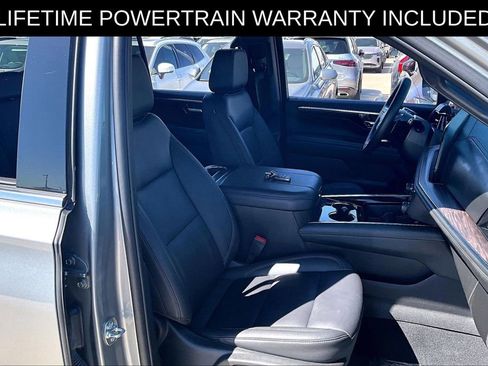 Used 2025 Chevrolet Tahoe LT AWD/4WD image 9