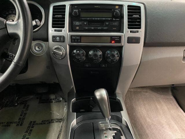 Used 2005 Toyota 4Runner SR5 AWD/4WD image 24