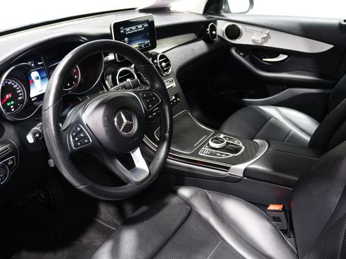 Used 2019 Mercedes-Benz GLC 300 4MATIC SUV image 11