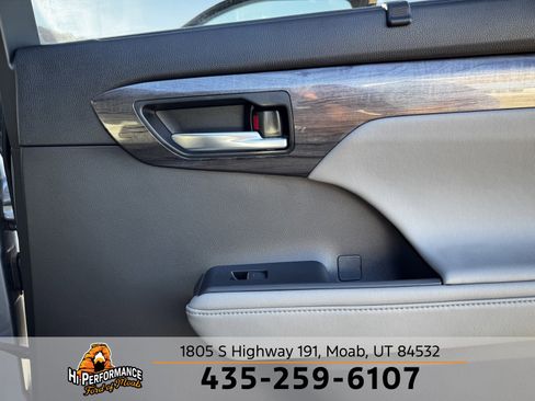 Used 2023 Toyota Highlander Limited image 33