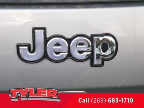 Used 2016 Jeep Cherokee Latitude FWD image 14