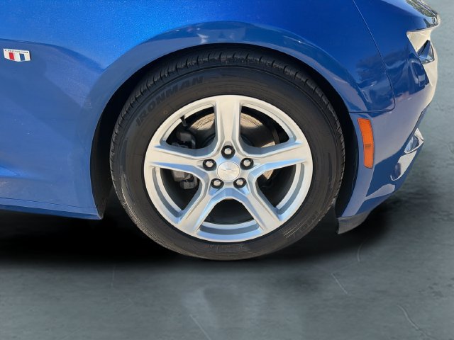 Used 2018 Chevrolet Camaro LT RWD image 9