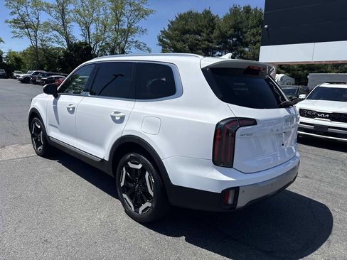 Used 2023 Kia Telluride EX w/ EX Captain's Chair Package AWD/4WD image 3