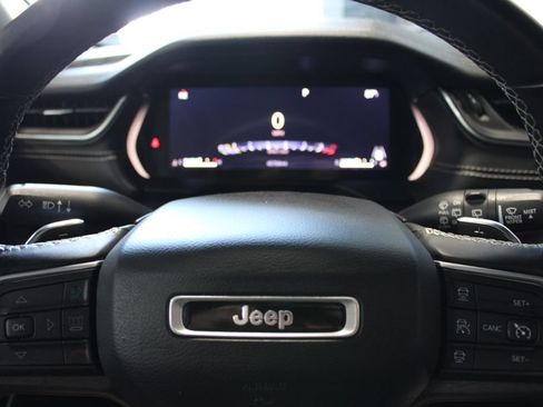 Used 2022 Jeep Grand Cherokee L Limited AWD/4WD image 12