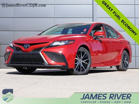 Used 2024 Toyota Camry SE image 1