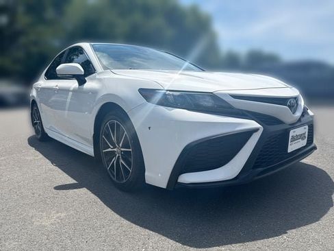 Used 2023 Toyota Camry SE w/ Cold Weather Package FWD image 2