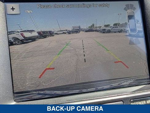 Used 2018 Ford Explorer XLT w/ Equipment Group 202A FWD image 18