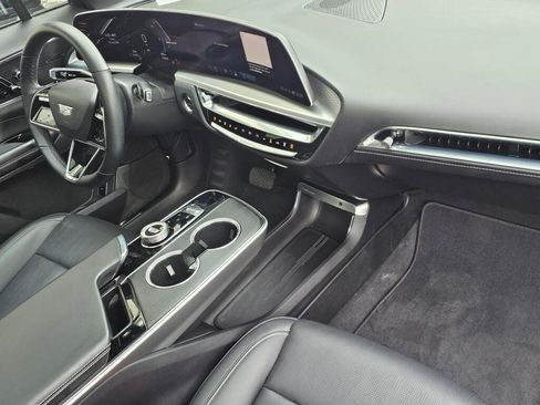 Certified 2024 Cadillac Lyriq Luxury image 16