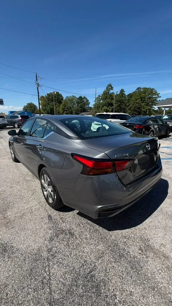 Used 2024 Nissan Altima 2.5 S FWD image 6