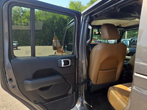 Used 2020 Jeep Gladiator Overland AWD/4WD image 29