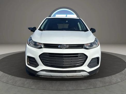 Used 2018 Chevrolet Trax LT w/ Sun & Sound Package FWD image 4