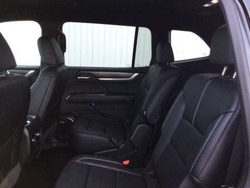 Used 2025 GMC Acadia Elevation w/ Elevation Premium Package image 7