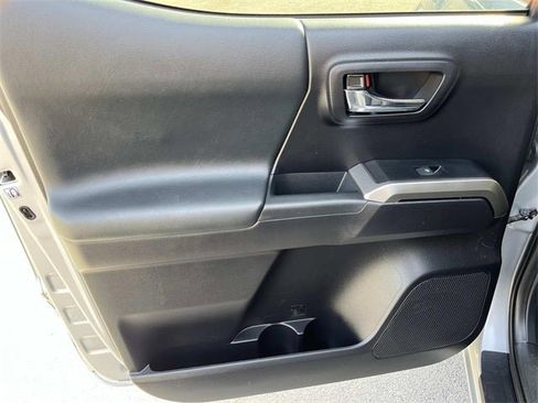 Used 2020 Toyota Tacoma Limited image 18