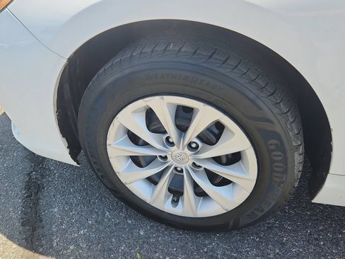 Used 2016 Toyota Camry LE FWD image 19