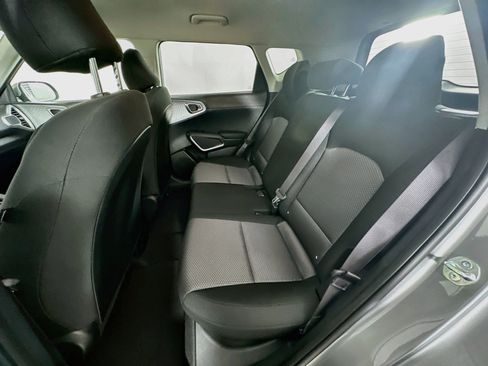 Used 2025 Kia Soul LX w/ LX Technology Package FWD image 26
