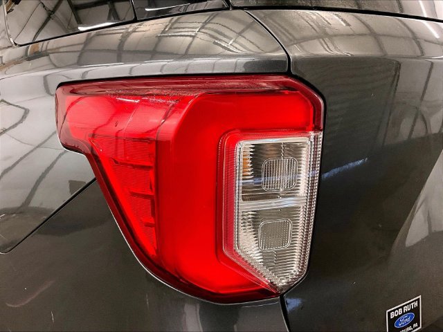Used 2020 Ford Explorer XLT w/ Equipment Group 202A AWD/4WD image 29