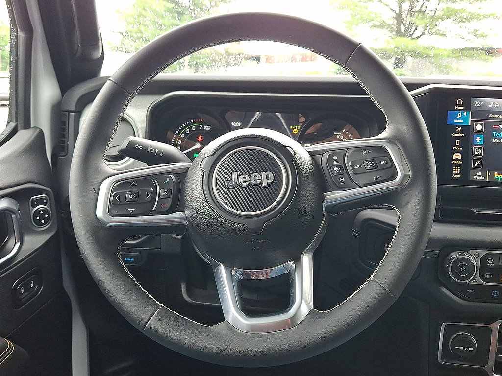 Used 2025 Jeep Wrangler Unlimited Sahara AWD/4WD image 17