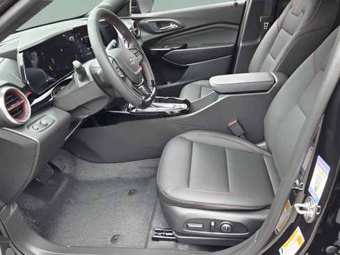 New 2026 Chevrolet Trax RS w/ Sunroof Package FWD image 9