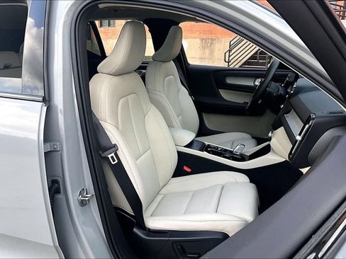 Certified 2026 Volvo XC40 B5 Ultra AWD/4WD image 10