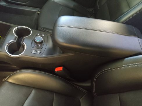 Used 2023 GMC Terrain SLT FWD image 26