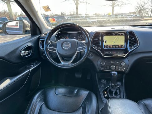 Used 2019 Jeep Cherokee Overland w/ Technology Group image 23