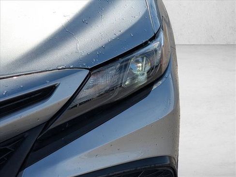 Used 2024 Toyota Camry SE image 9