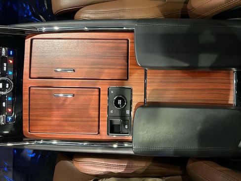 Used 2024 Lincoln Navigator Reserve w/ Equipment Group 201A AWD/4WD image 29