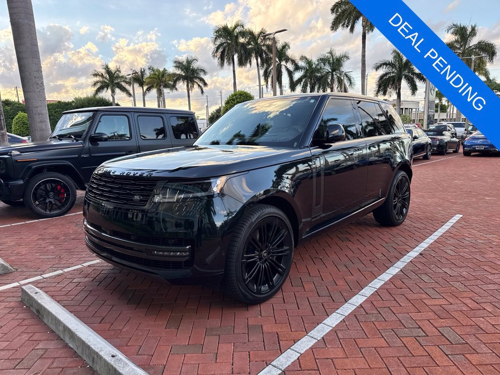 Used 2024 Land Rover Range Rover SE AWD/4WD image 2