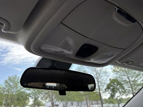 Used 2019 Jeep Cherokee Latitude Plus FWD image 36