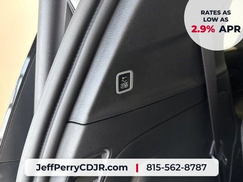 New 2027 Chrysler Pacifica Select FWD image 26