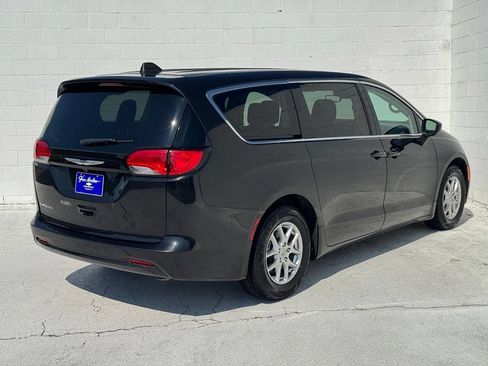 Used 2023 Chrysler Voyager LX FWD image 12