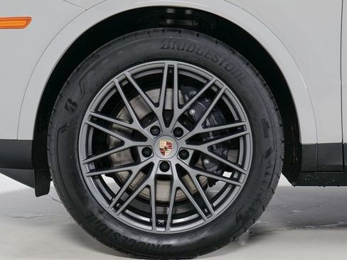 New 2026 Porsche Cayenne image 33