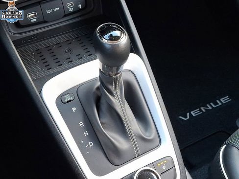 Used 2023 Hyundai Venue Limited image 14