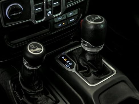 Used 2018 Jeep Wrangler Unlimited Sport S image 25