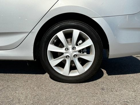 Used 2013 Hyundai Accent GLS w/ Premium Pkg image 32