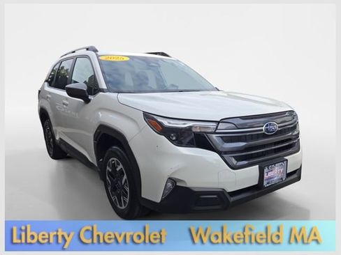 Used 2025 Subaru Forester Premium AWD/4WD image 1