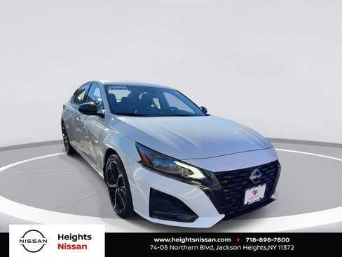 Certified 2023 Nissan Altima 2.5 SR image 1