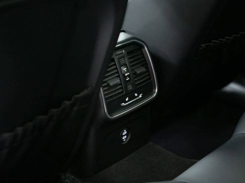 Certified 2025 Porsche Macan image 28