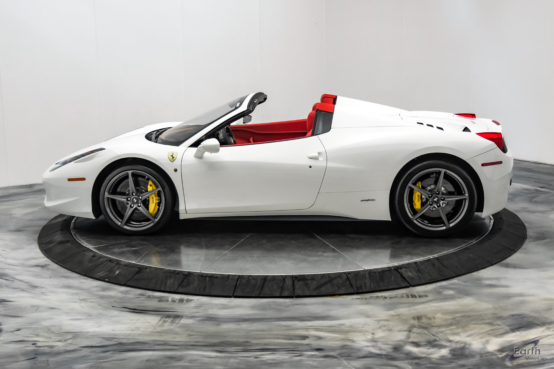 Used 2015 Ferrari 458 Spider RWD image 9