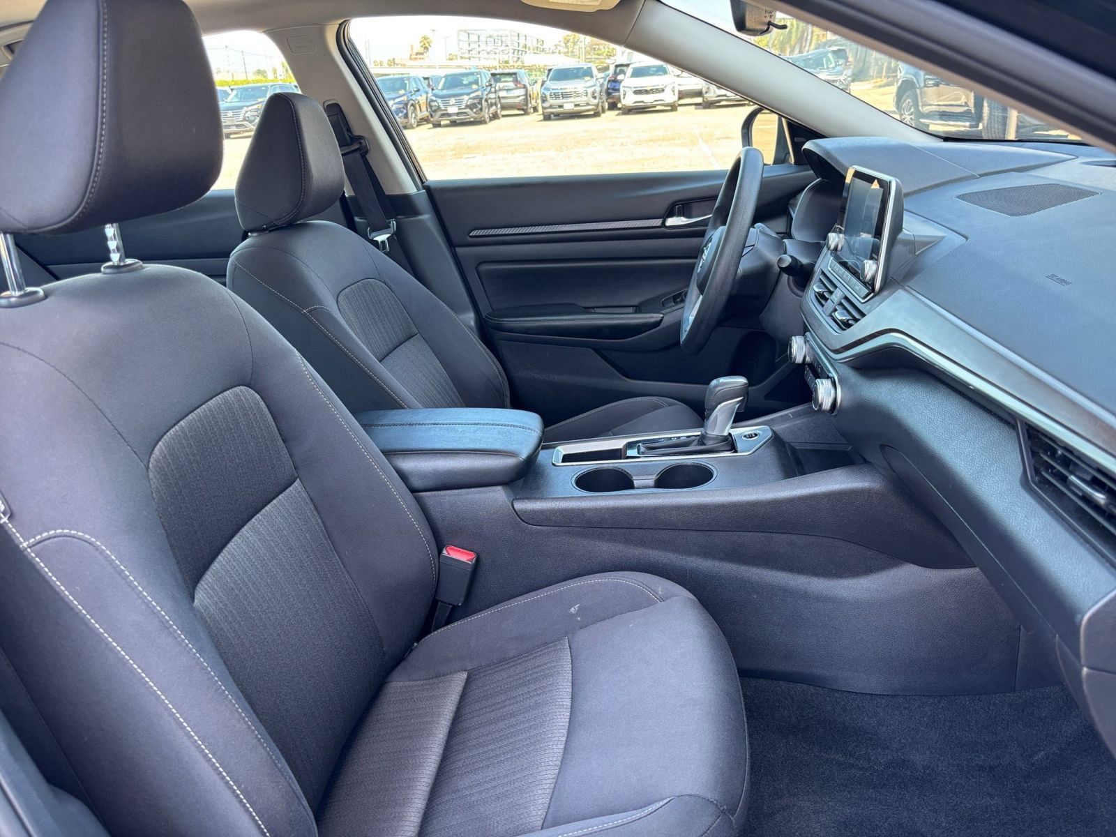 Used 2025 Nissan Altima 2.5 SV FWD image 35