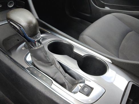 Used 2022 Chevrolet Malibu LT FWD image 26
