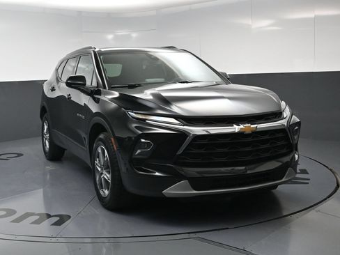 Used 2024 Chevrolet Blazer LT w/ Convenience Package FWD image 3