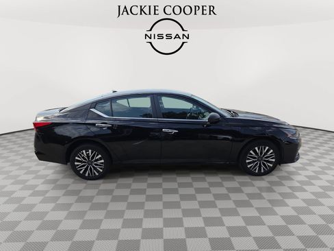 Used 2025 Nissan Altima 2.5 SV AWD/4WD image 4