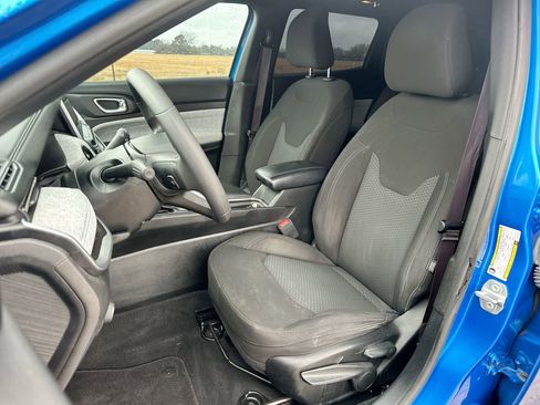 Used 2023 Jeep Compass Sport image 11