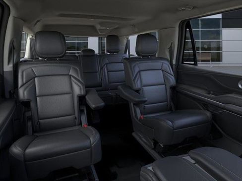 New 2026 Lincoln Navigator L Premier AWD/4WD image 11