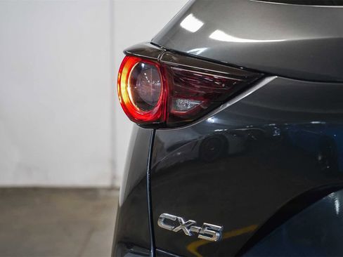 Used 2017 MAZDA CX-5 Touring image 11