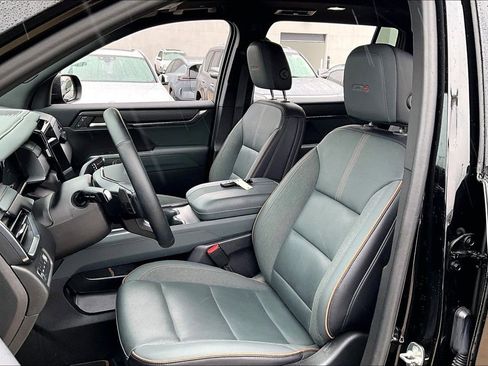 Used 2024 GMC Acadia AT4 w/ Luxury Package image 31