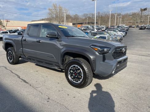 Used 2025 Toyota Tacoma TRD Off-Road w/ TRD Off Road Upgrade Package image 6