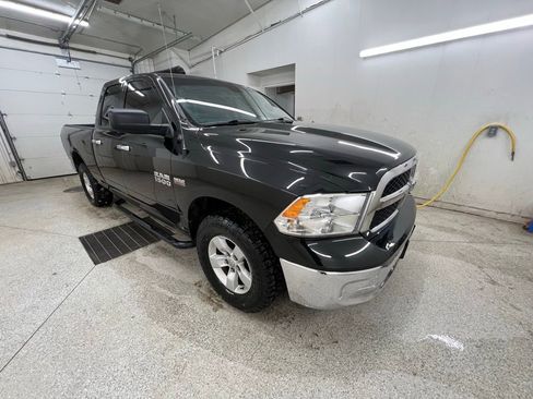 Used 2017 RAM 1500 Classic SLT AWD/4WD image 3